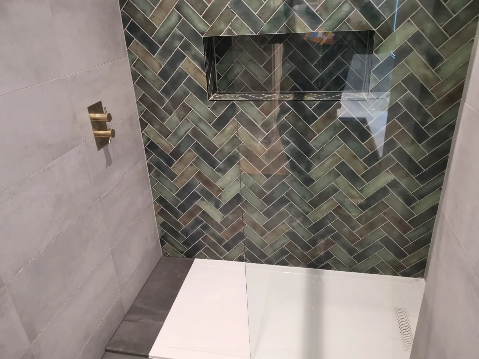 Bathroom tiling by AdiDeccor